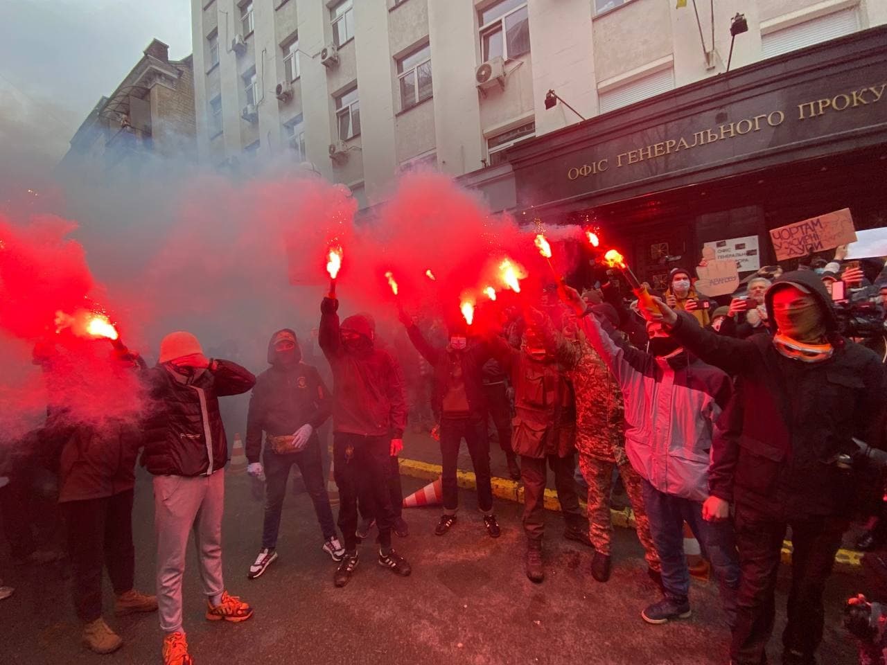 Файеры под Генпрокуратурой
