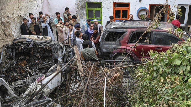 Афганцы на месте удара в Кабуле