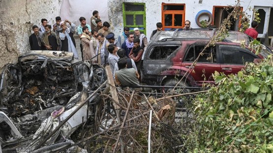 Афганцы на месте удара в Кабуле