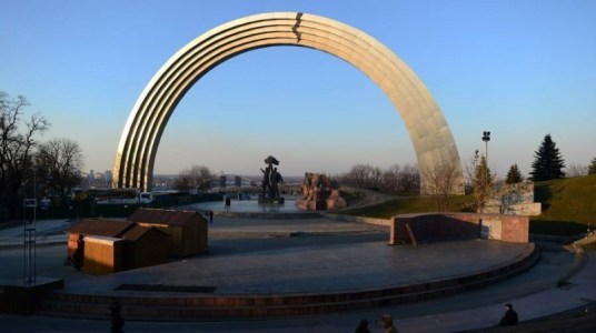 Арка дружбы народов в Киеве