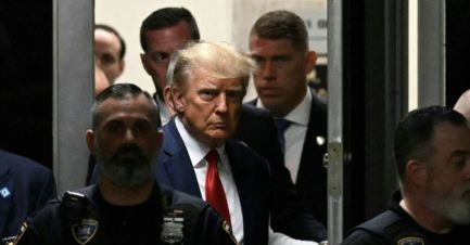 Трамп подарестом