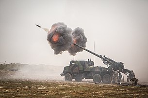 Caesar_self-propelled_howitzer_in_Iraq