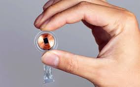 чип в мозгу чел.